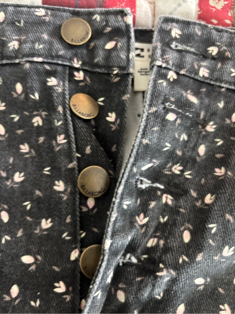 Billabong High-Rise Black Denim Skirt with White Floral Print - Picture 3 of 3